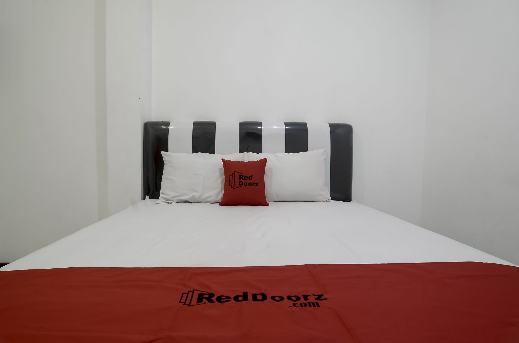 Reddoorz Near Poncol Station Hotel Semarang Kültér fotó